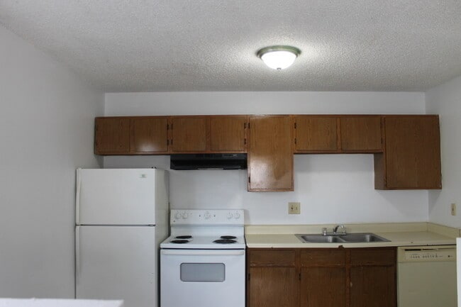 Building Photo - 6673 Provincial Dr
