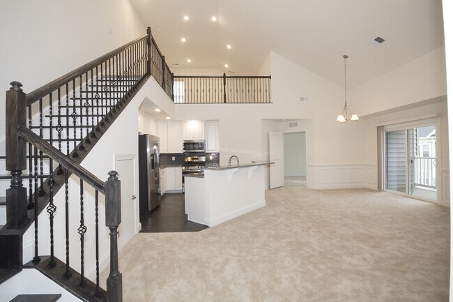 Building Photo - Stunning Penthouse Condo w/ Loft in 55+ Co...