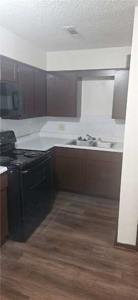 Foto del edificio - 635 Whitham Ave