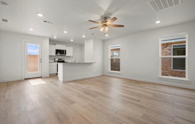 Foto del edificio - "Charming 2-Bed, 2-Bath Retreat"