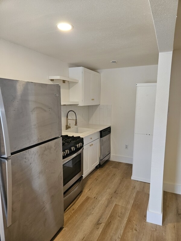 Foto del edificio - 410 Randall St