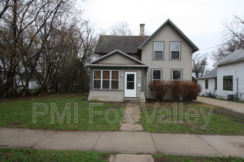 637 Broad St, Menasha, WI 54952 House Rental in Menasha, WI