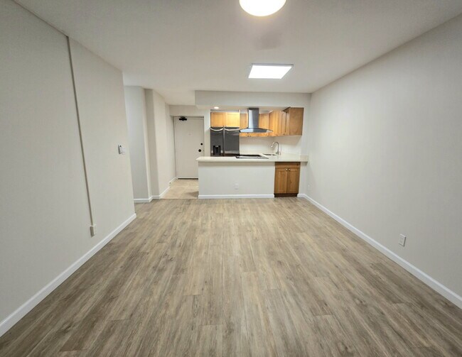 Foto del edificio - Renovated 2br, 2ba, 2pkg - Regency Park with Views!