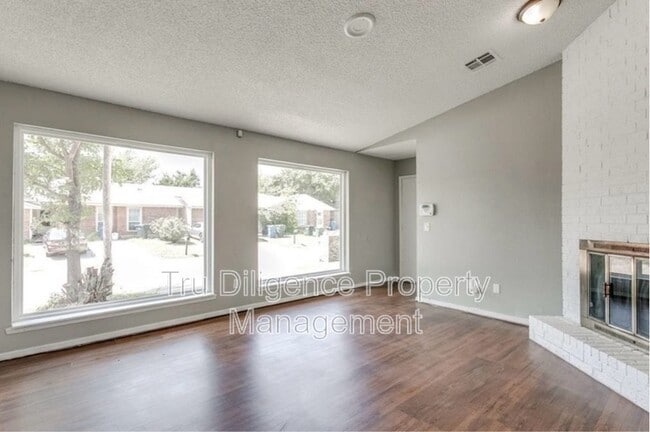 Photo - 210 Kathleen Dr House