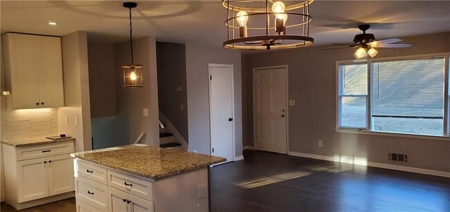 Building Photo - 2647 Hatfield Cir SE