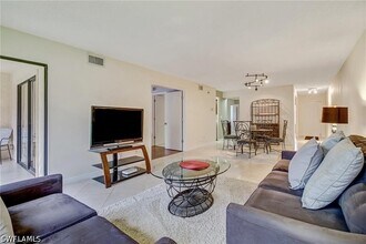Building Photo - 124 Cypress Way E