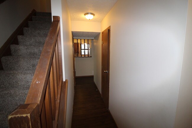 Building Photo - 3850 Heatherglen Dr