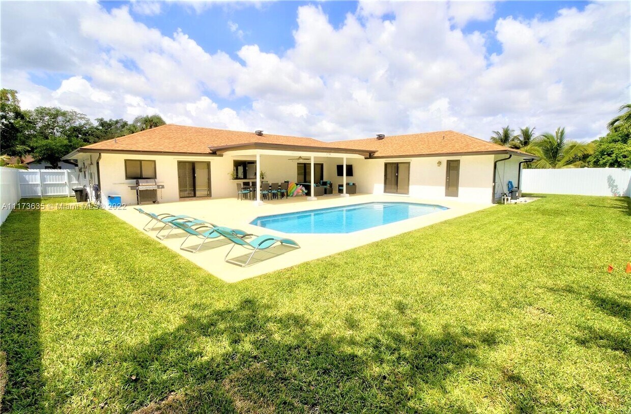 Foto principal - 8671 Gatehouse Rd