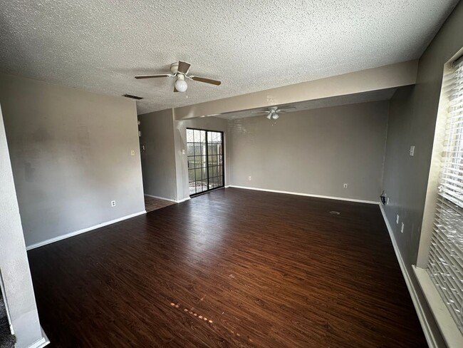 Building Photo - 2 Bedroom in Springhill ISD