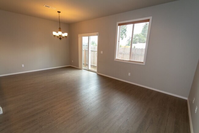Photo - Three bedr townhouse in Orchards - Central AC
