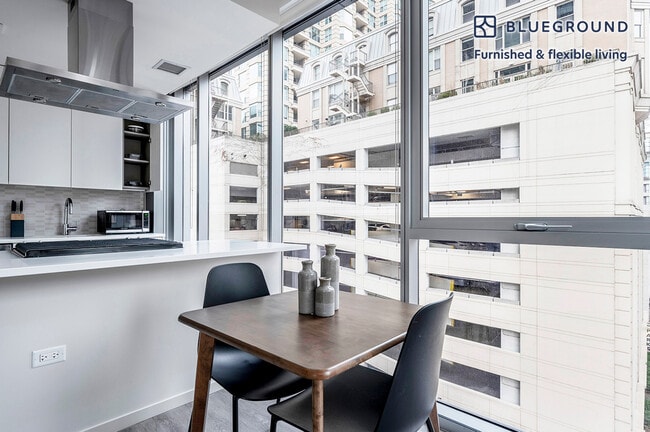 Foto del edificio - 8 E Huron St