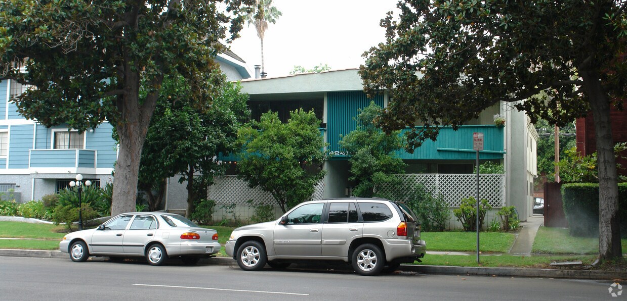 Primary Photo - 4241 Whitsett Ave