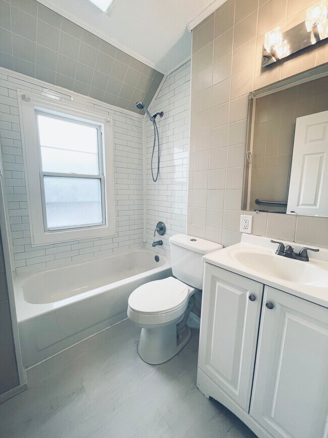 Foto del edificio - 1342 Johnson St NE