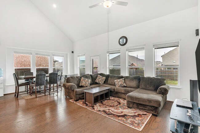 Foto del edificio - 133 Lenera Dr