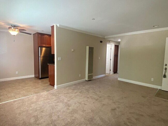 Building Photo - 2601 Cortez Dr