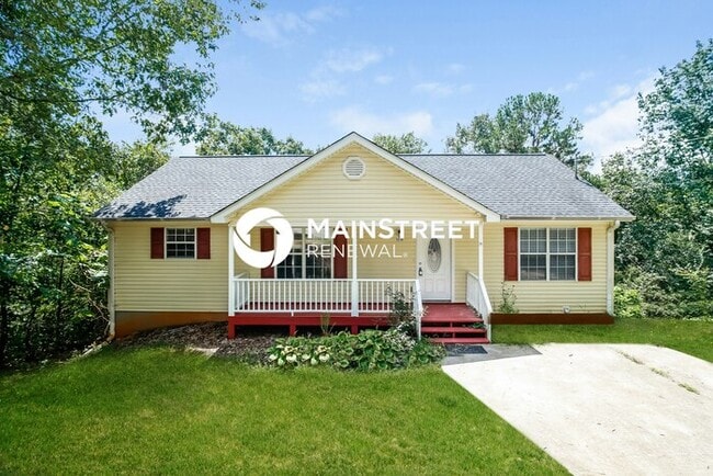 3 Bedroom Pet-Friendly Home in Gainesville, GA with Main Street Renewal - 3 Bedroom Pet-Friendly Home in Gainesville, GA with Main Street Renewal