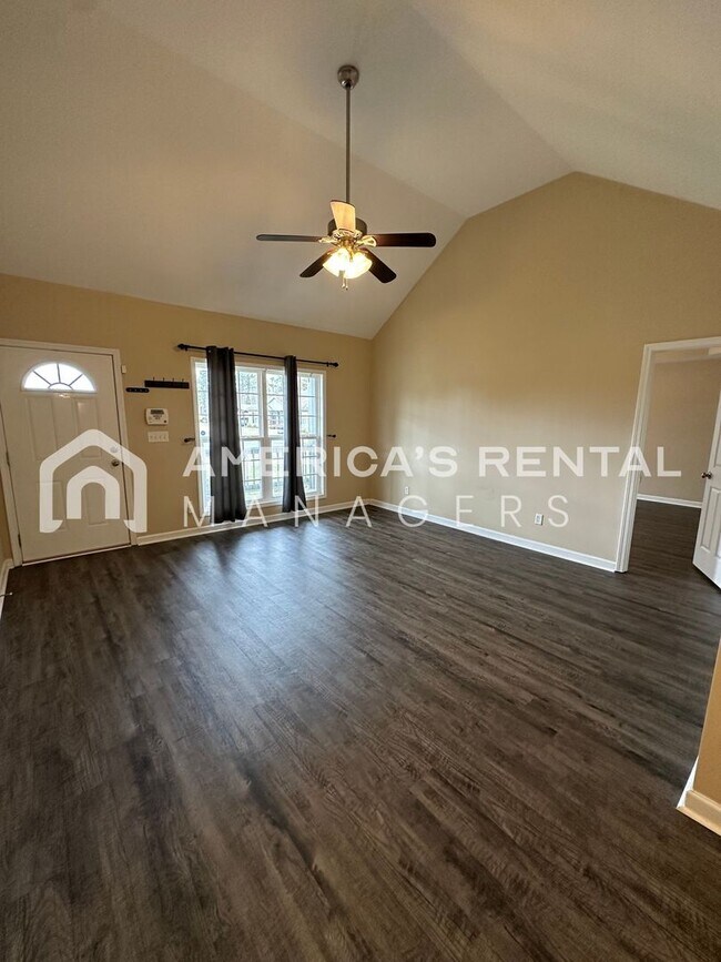 Foto del edificio - Home Available For Rent In Warrior!! Avail...