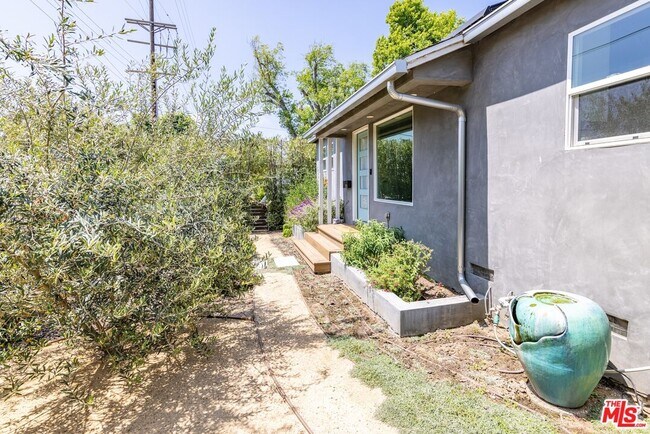 Building Photo - 3756 Beethoven St