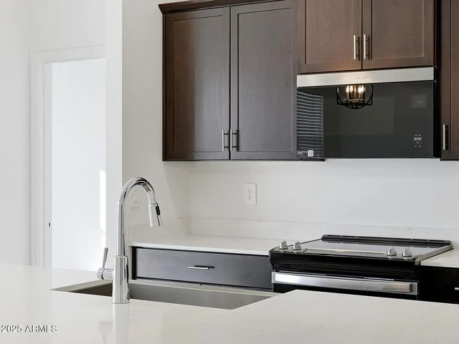 Foto del edificio - 24629 W Grove St