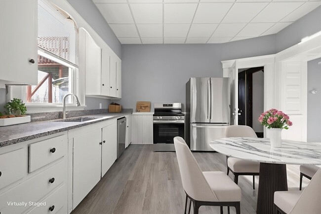 Building Photo - 275 Market St