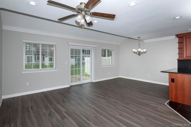 Foto del edificio - 3705 Townehouse Dr