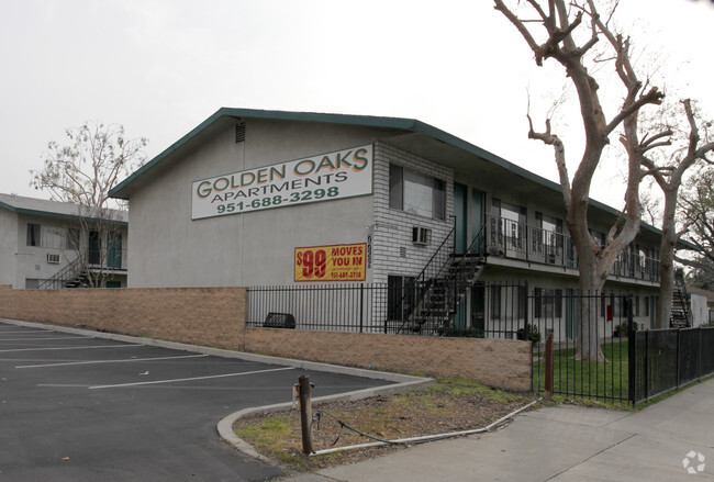 Foto del edificio - Golden Oaks