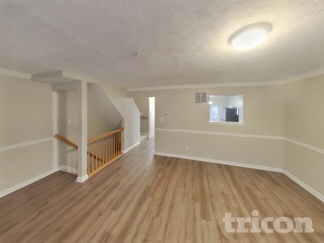 Foto del edificio - 367 Woodland Green Ct