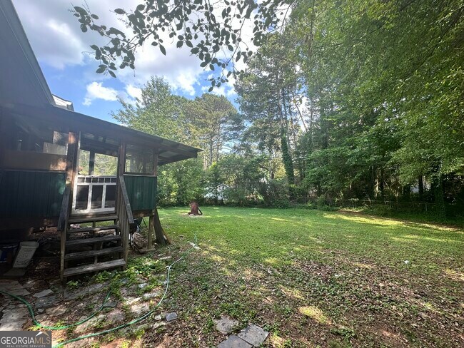 Building Photo - 1009 Pinecrest Dr