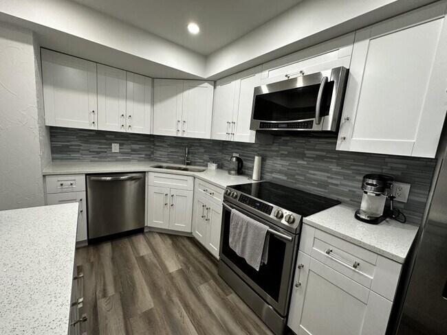Building Photo - 2425 Presidential Way