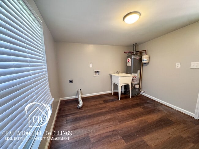 Building Photo - 6625 Charter Oaks Cir