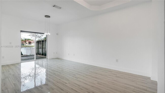 Foto del edificio - 4991 SW 135th Ave