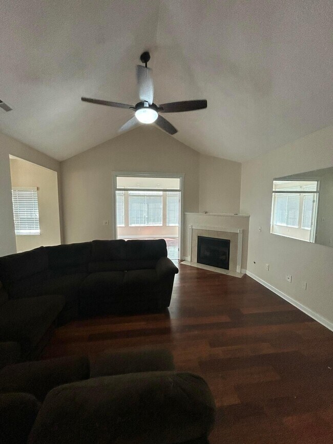 Foto del edificio - 6953 Rothwell St