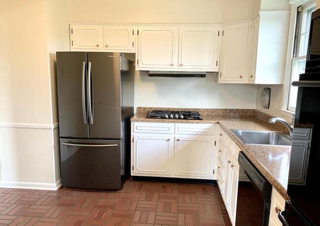 Building Photo - 808 Branford Cir