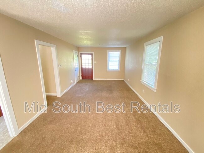 Foto del edificio - 3083 Debby St