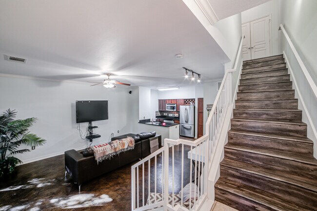 Entrada - 518 Refugio St