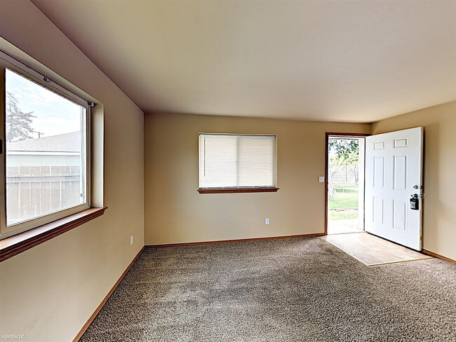 Building Photo - 1620 Voelker Ave