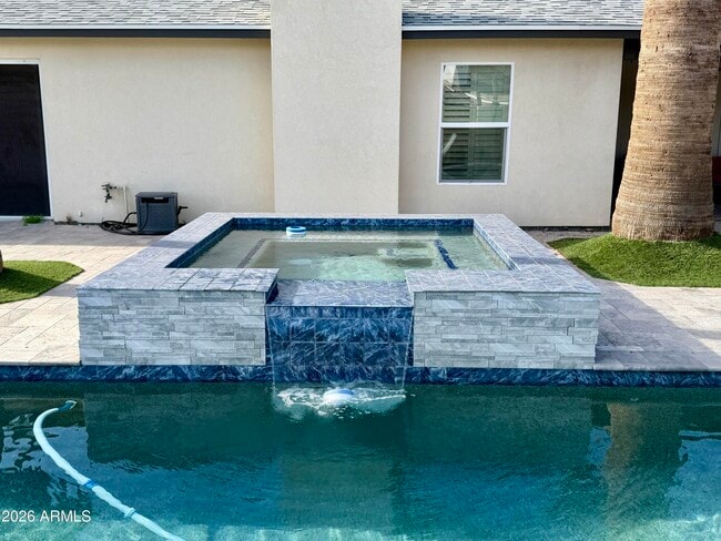 Building Photo - 5022 E Salinas St