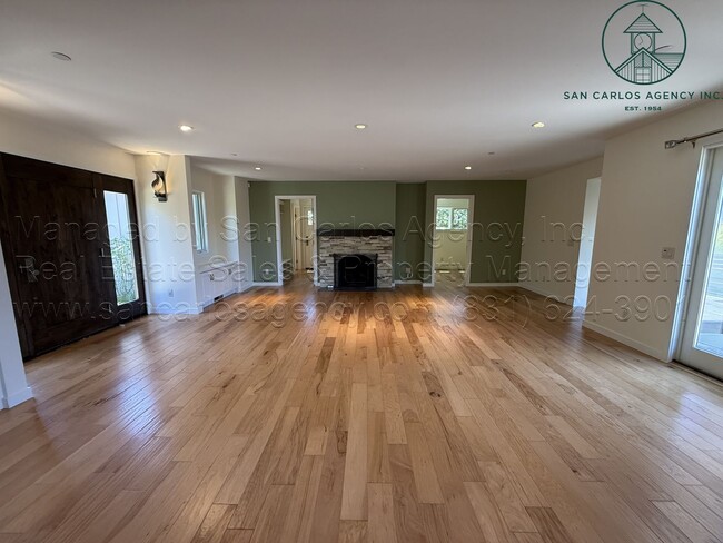 Foto del edificio - Charming and Refreshed Three Bed Carmel Wo...