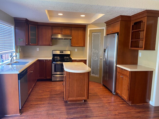 Kitchen - 2620 Huntington Dr