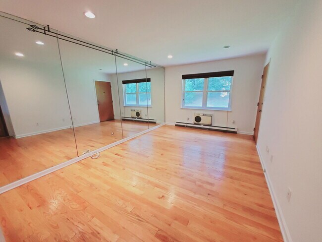 Building Photo - 120 Columbus Pl