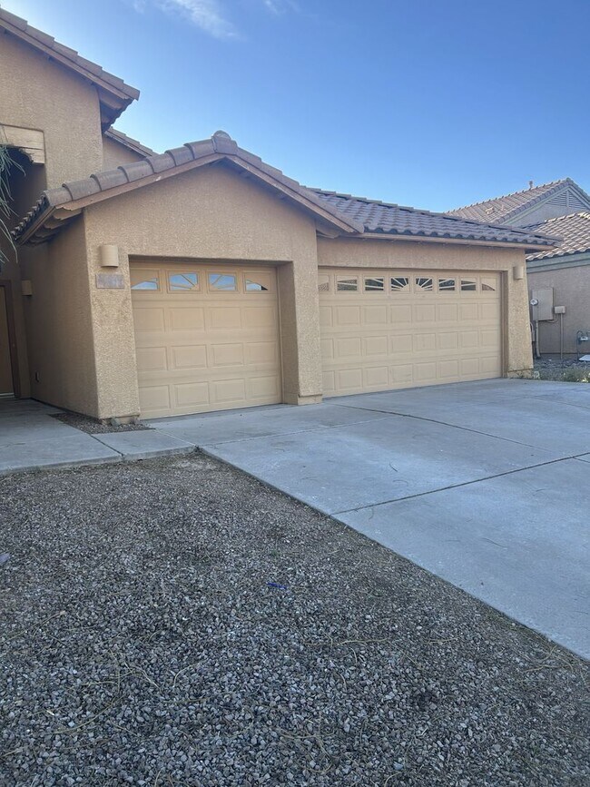 Building Photo - Unfurnished four bedroom large home!  Three car garage