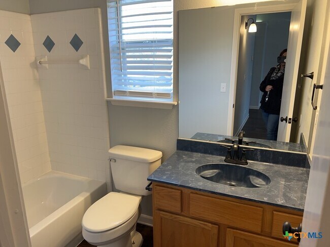 Foto del edificio - 3013 Levy Ln