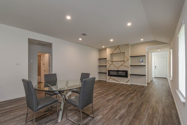 Building Photo - 5423 Wyndham Rdg Ln