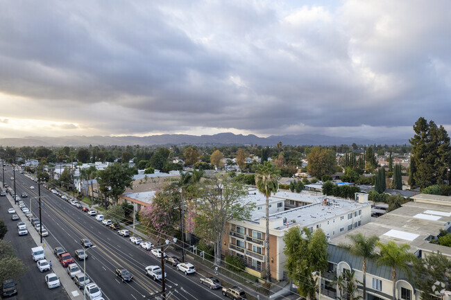 20327 Saticoy St - Saticoy Apartments