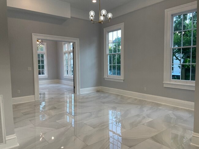 Building Photo - The Lauren Luxury Apartments