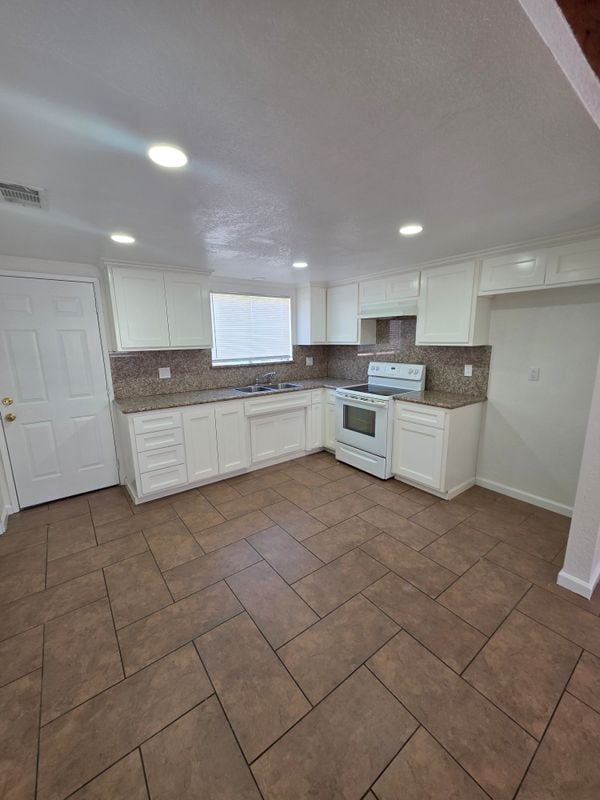 Building Photo - 809 K St