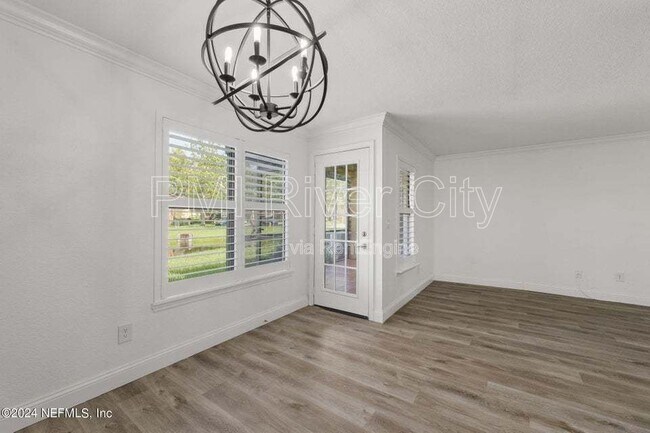 Foto del edificio - 908 Shoreline Cir