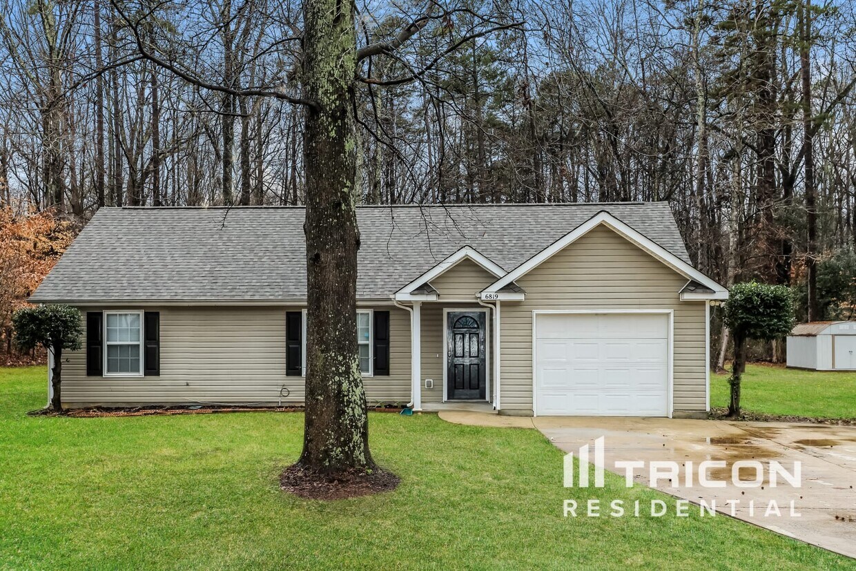 Foto principal - 6819 Sullins Rd