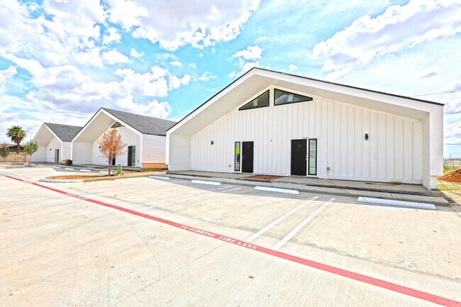 Foto del edificio - 3911 Casa Blanca Lake Rd