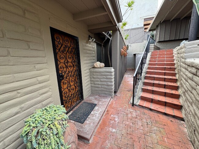 Foto del edificio - 1710 Harper Ave